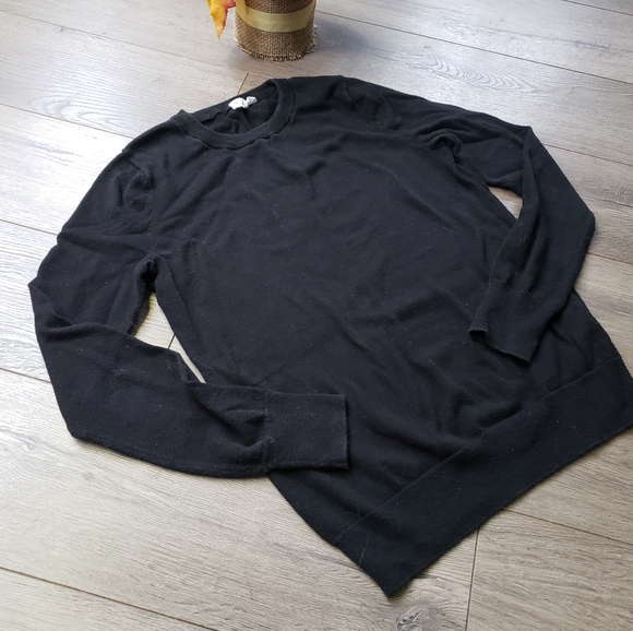 GAP 100% cotton basic black sweater 🖤 - Picture 2 of 3